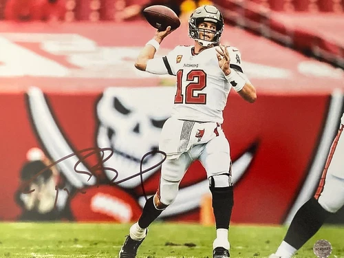 Tom Brady Signed Autographed 8x10 Photo Buccaneers Patriots -- COA