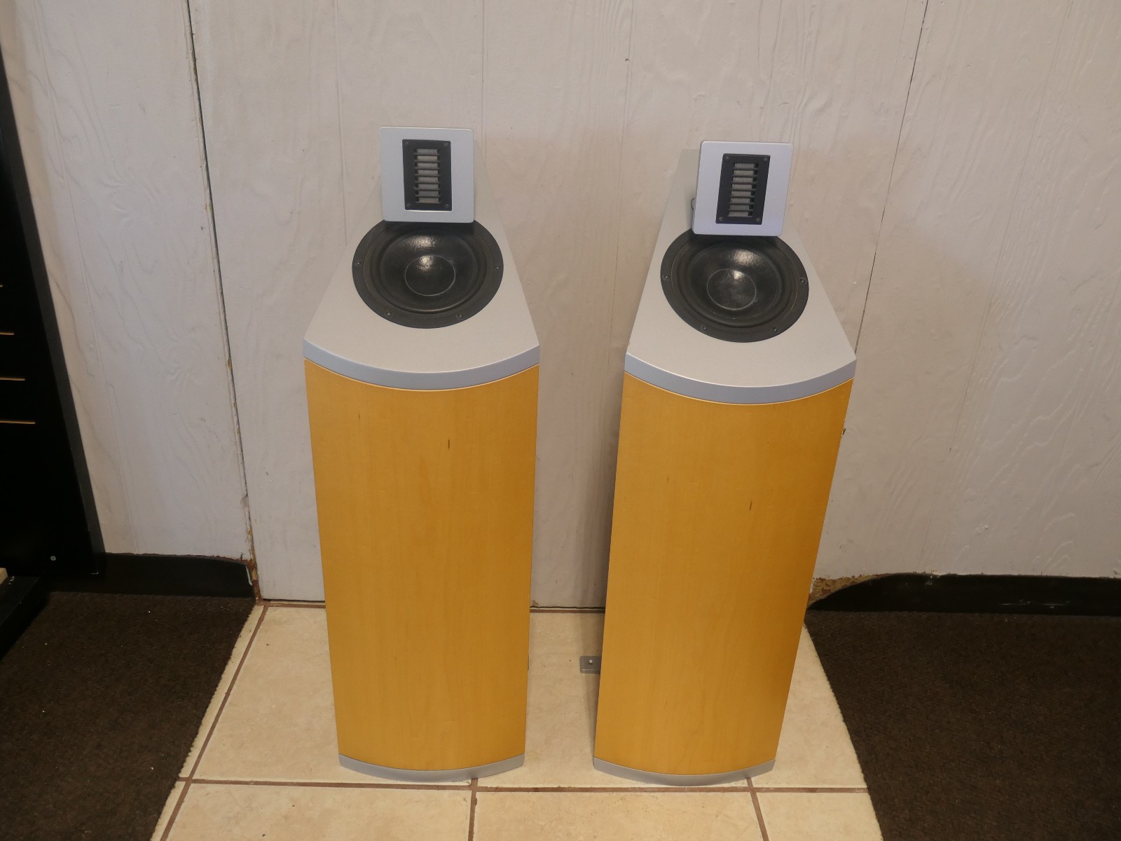 Oskar Heil A.M.T Pair of Syrinx Floor Standing Speakers