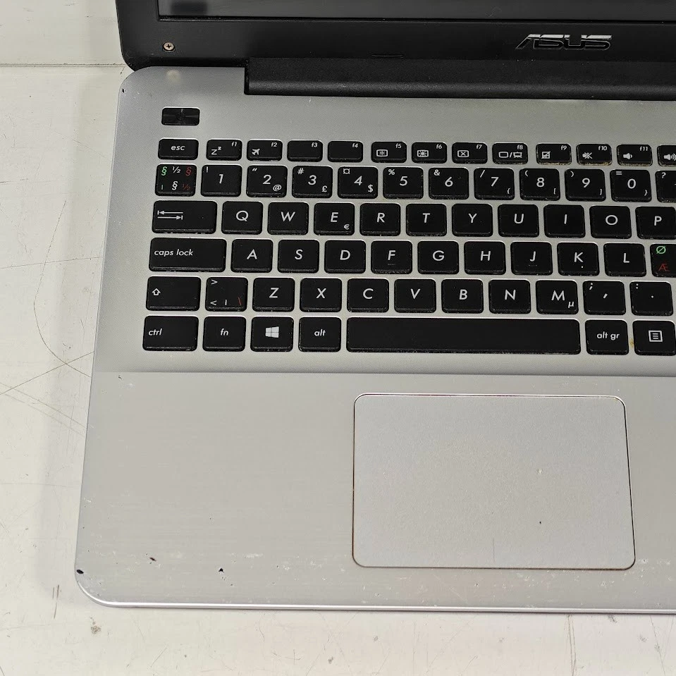 ASUS X555DG-DM051T Laptop – AMD A10-8700P, Radeon R6, 8GB RAM - Image 2 of 4