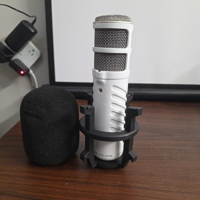 RODE Podcaster USB Broadcast Microphone White Good condition