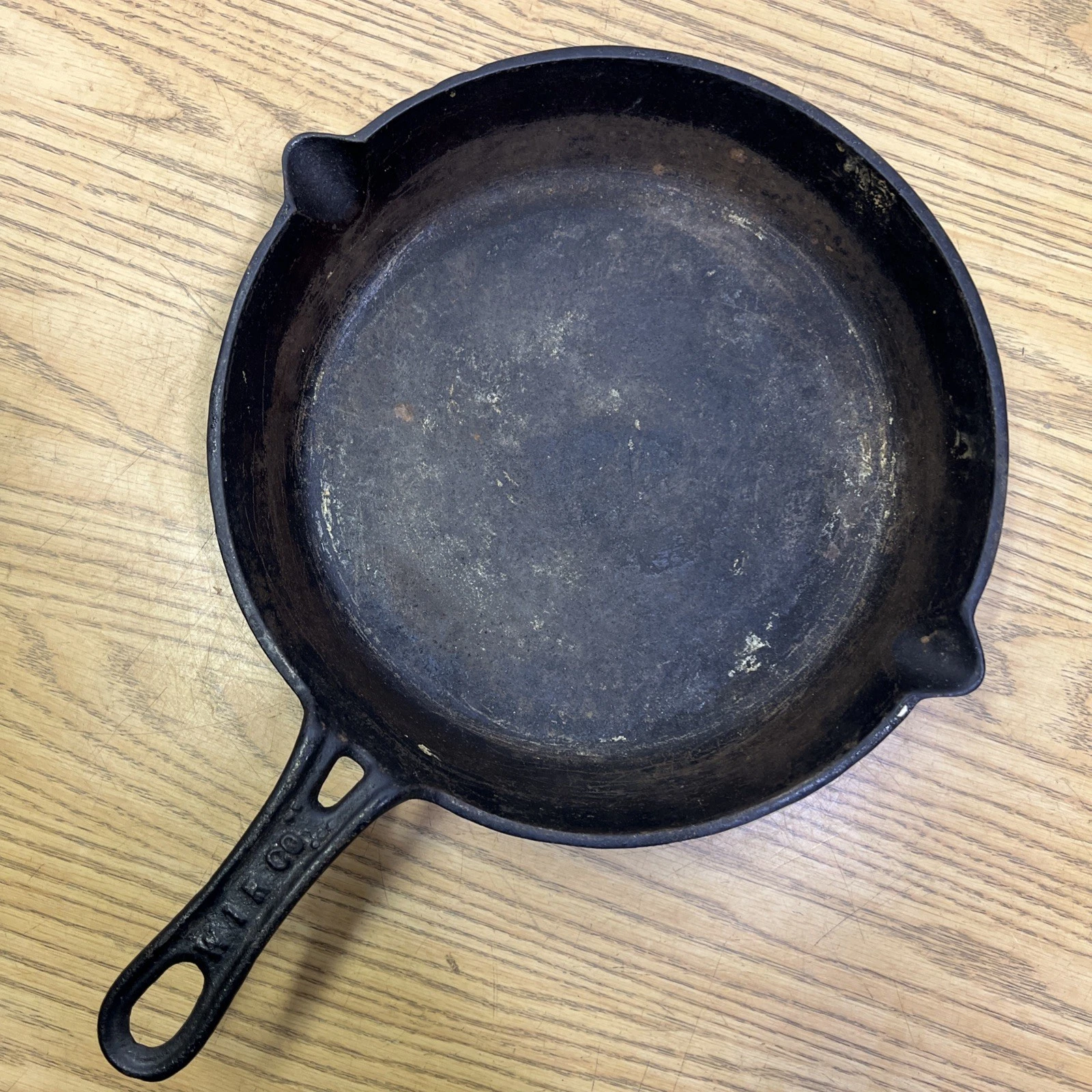 Vintage WIR Co Wrought Iron Range Co St Louis MO Skillet 10 1/2” Two Pour Spouts