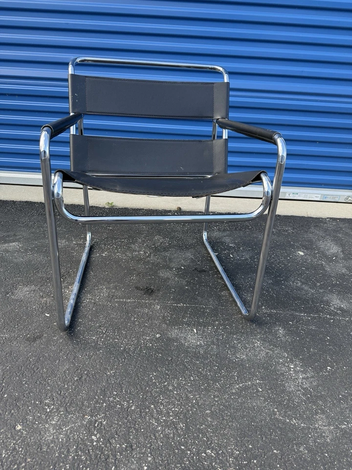 Cadeira lounge estilo Wassily moderna meados do século couro preto tubular italiana veja - Imagem 4 de 4