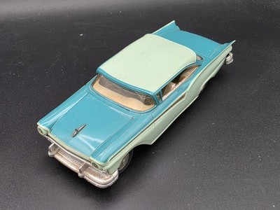 AMT 1957 Ford Fairlane 500 Dealer Promo Friction Car 1:25 Scale