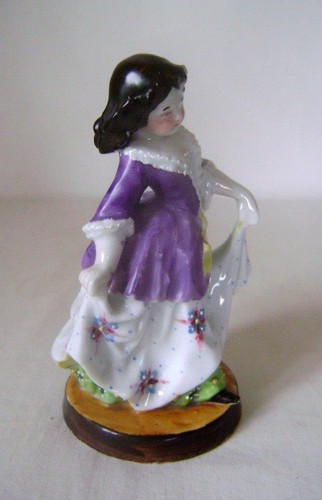 Two C.19th Continental Porcelain Figures Man and Woman 14 cm high. - Picture 6 of 11