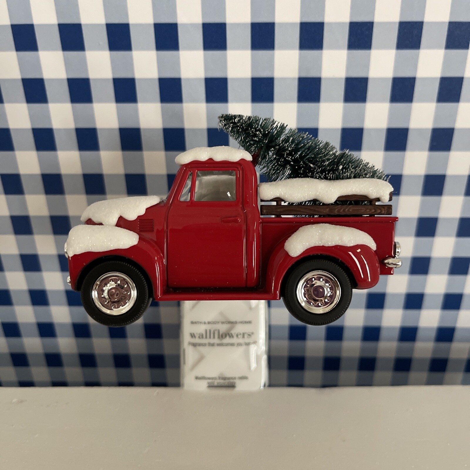 Bath & Body Works Snowy Truck Christmas Tree Wallflower Plug In-image