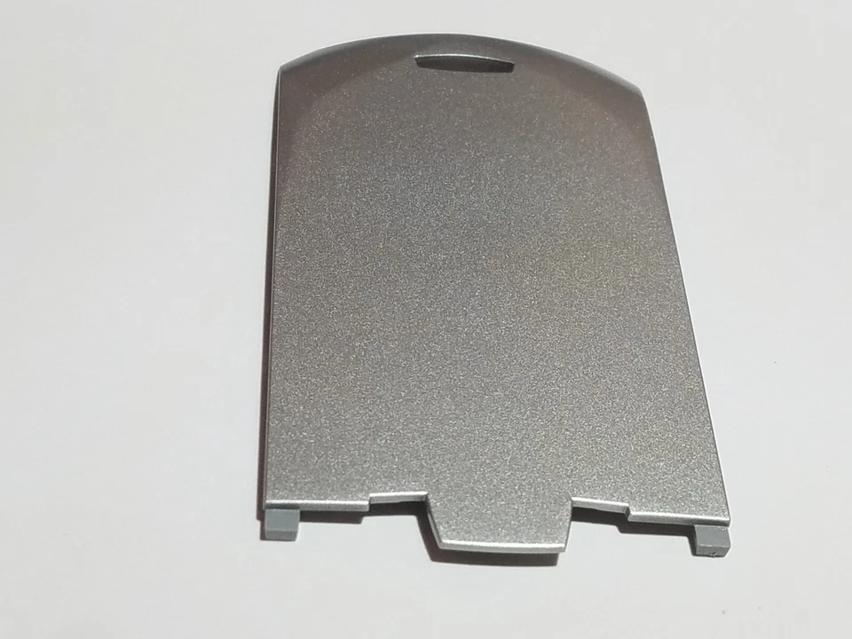 Cubierta de batería de puerta trasera plateada original de repuesto para Blackberry 7105T Foto 3 de 4