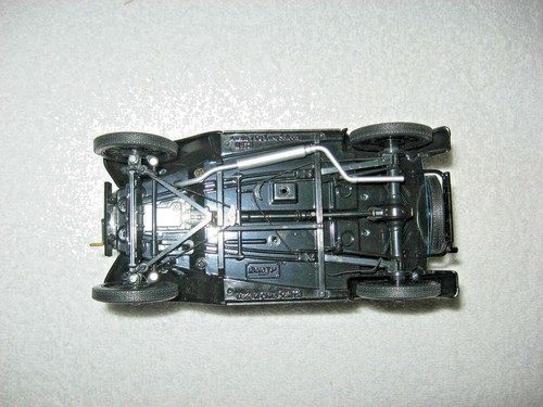 1932 AUSTIN 7 DE LUXE SALOON 1:18 SCALE RICKO OPENING HOOD & DOORS - Picture 12 of 12