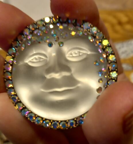 VINTAGE STYLE ROUND WHITE MISTY MOON BROOCH IRRIDESCENT RHINESTONES FABULOUS - Picture 10 of 20