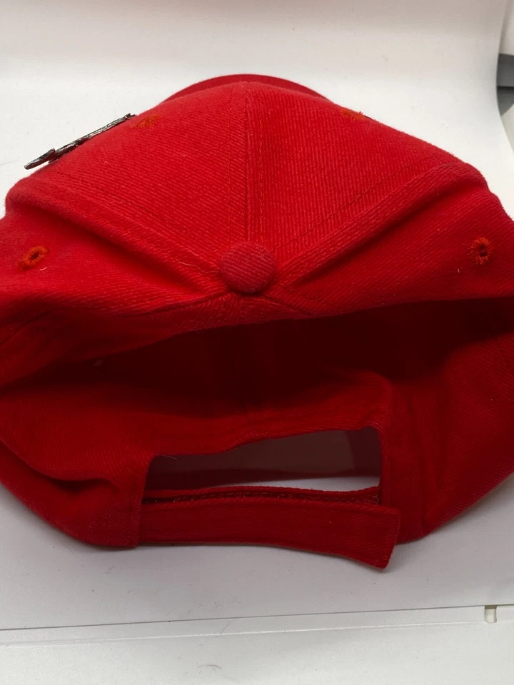 Sombrero Torneo Sábalo Clase Mundial Cañas de Pescar Grandt, Rojo con Pin de Peces de Metal Foto 3 de 4