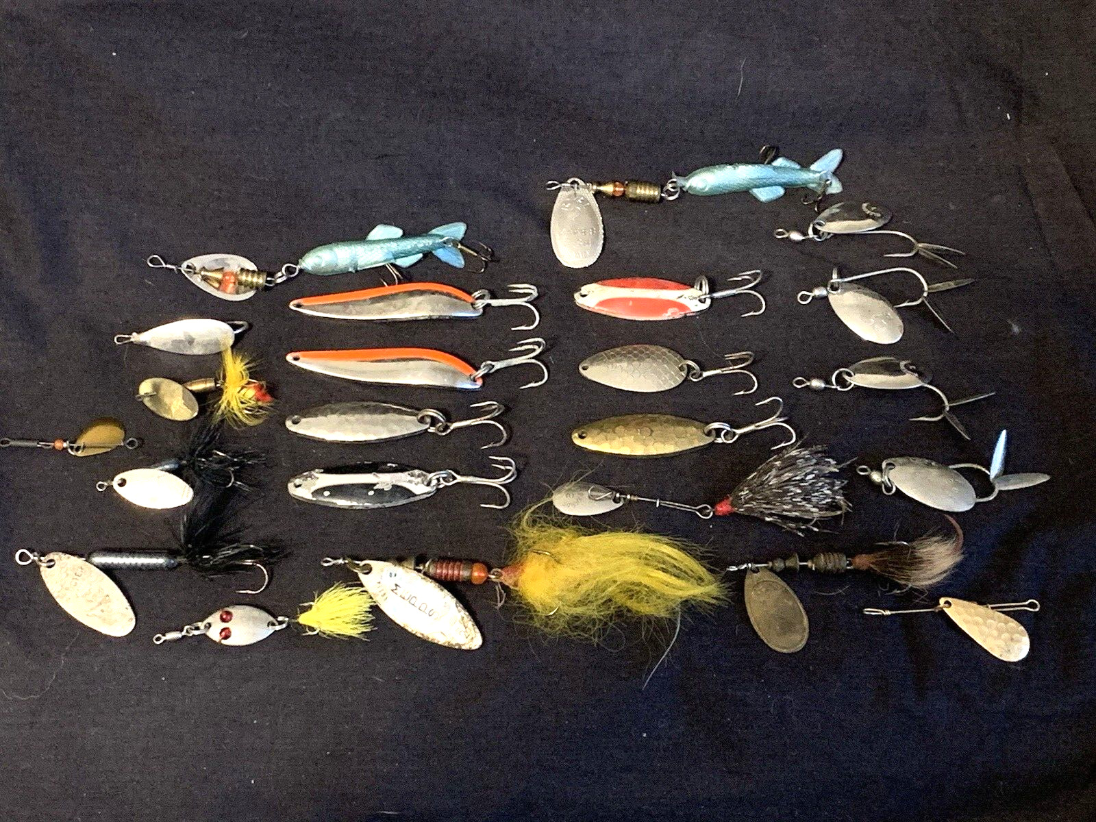 VINTAGE FISHING LURES, LOT OF 23