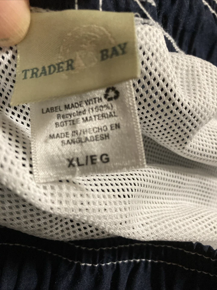 TRADER BAY SWIM TRUNKS/SHORTS SIZE LARGE RED WHITE BLUE WITH POCKETS - Image 2 of 4