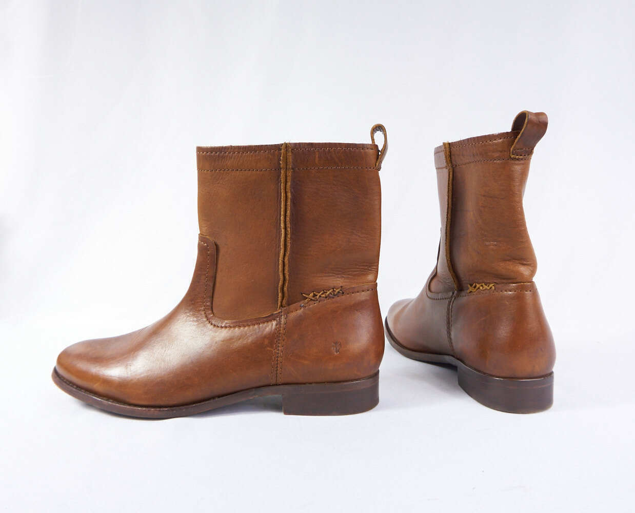 frye cara boot short