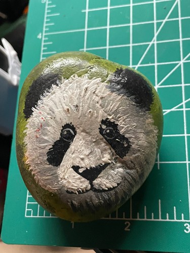 Hecho a mano panda gigante pintado a mano piedra roca pintura en miniatura obra de arte - Imagen 2 de 4