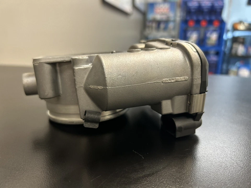 NUEVA CARROCERÍA DEL ACELERADOR BOSCH para PORSCHE Cayenne 6 cilindros o Volkswagen Touareg Foto 2 de 4