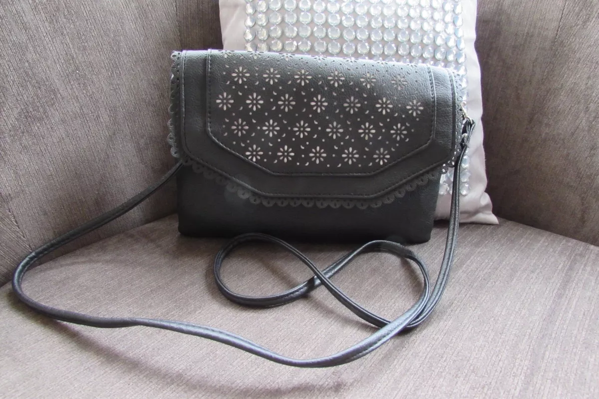 New Look Faux leather Daisy cut out frill Black Clutch with