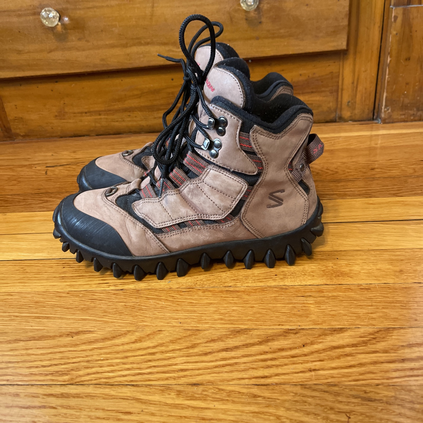 Stivali da trekking Salomon in pelle scamosciata Clima Dry Thinsulate Contragrip da uomo taglia 8 5