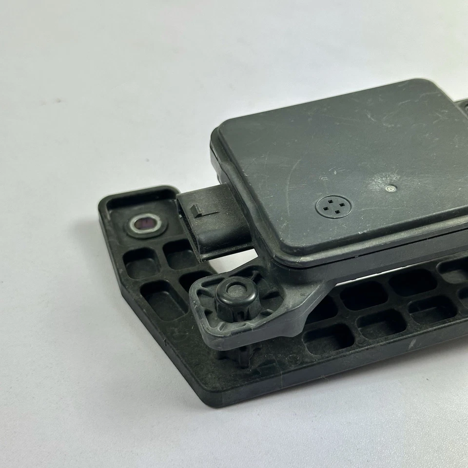 Sensor de radar de crucero adaptativo OEM | 2021-2023 Hyundai Elantra #99110-AA000 Foto 2 de 4