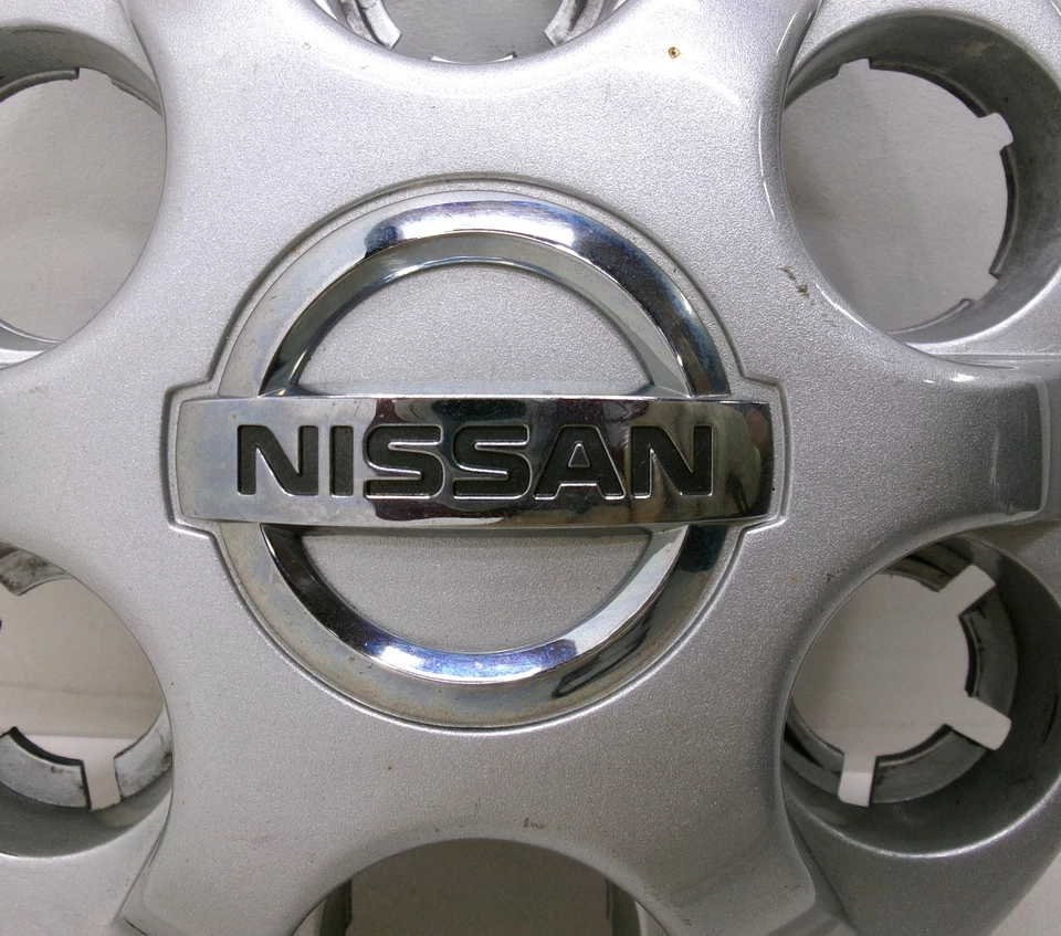 Tapa central de rueda Nissan Xterra 2010 OEM Foto 4 de 4