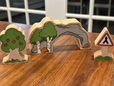 BRIO / THOMAS Wooden Railway Replacement Set Pieces Tunnel, Tree  Sign USA