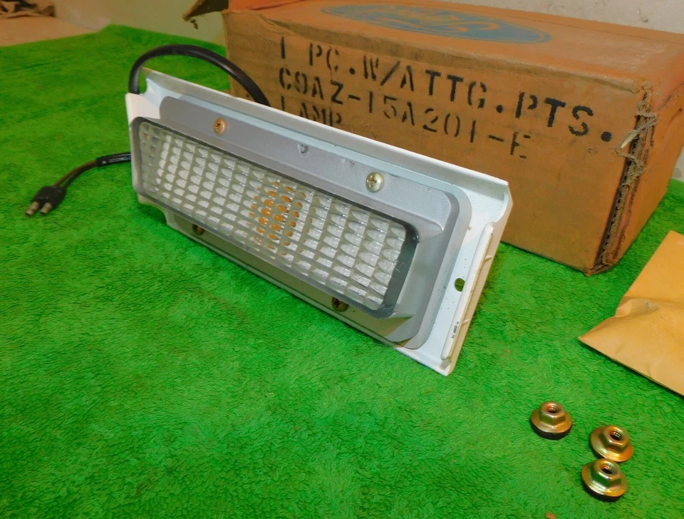 Ford Custom Galaxie 500 XL LTD Brougham 1969 nuevo de lote LH guardabarros delantero marcador lámpara Foto 3 de 4