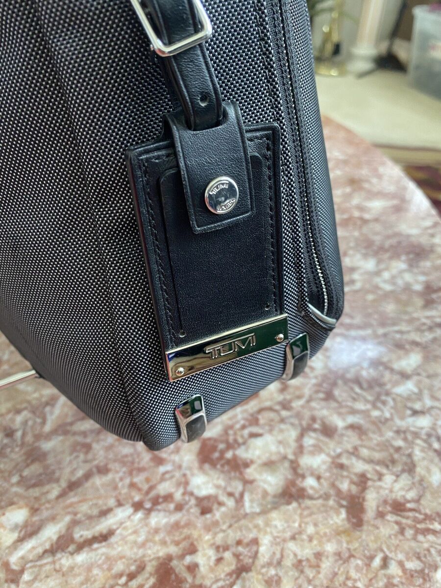 Tumi Arrive Sawyer Grey Business Laptop Briefcase 255002PW2 Tumi Arrive Sawyer Grey Business Laptop Briefcase 255002PW2