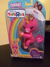 SEALED WowWee FINGERLINGS Pink Baby Unicorn SKYE Toys R Us Exclusive 40 sounds