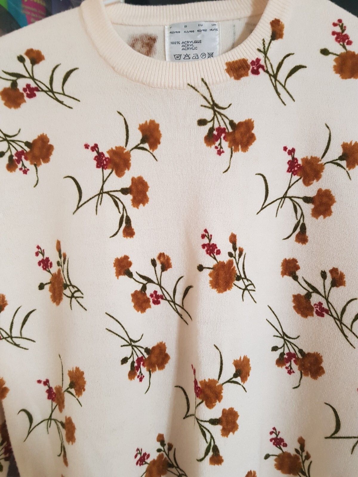 lady cream jumper with flowers size 14/16 great for work ,casual