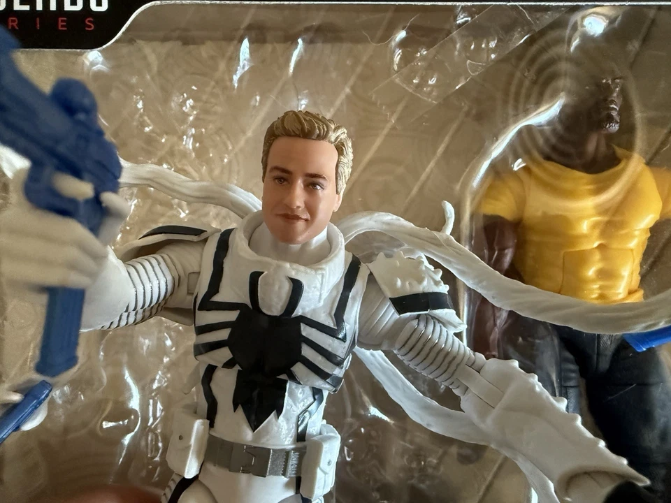 Marvel Legends Luke Cage e Anti Agent Venom - Imagem 3 de 3