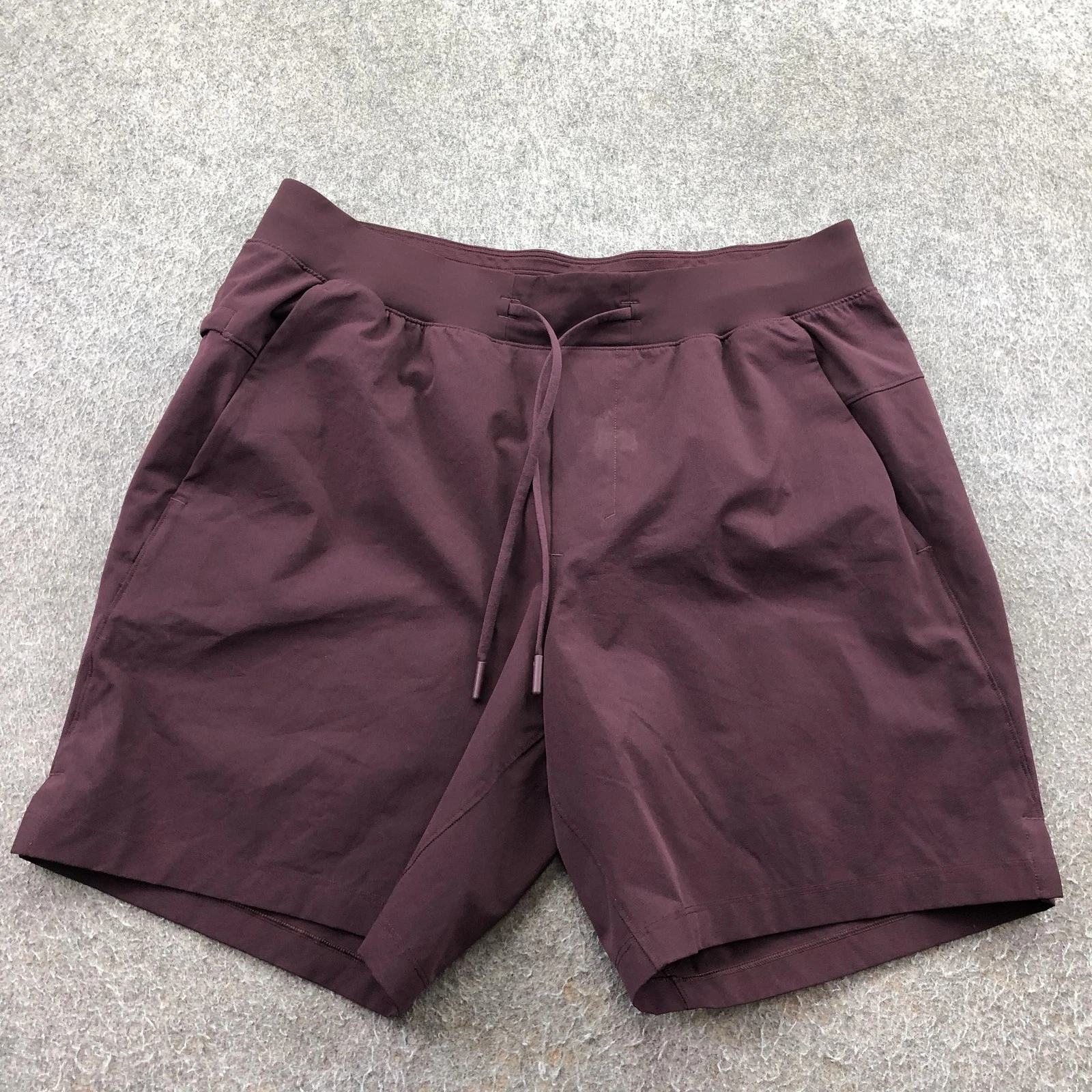 Lululemon Shorts Mens Medium Purple Elastic Waist Pockets Lightweight Gym