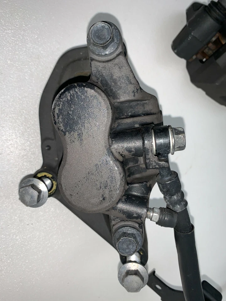 Yamaha FZ6R 2009 09-17 OEM SISTEMA DE FRENOS DELANTEROS CILINDRO MAESTRO JUEGO PAR PINZAS Foto 4 de 4