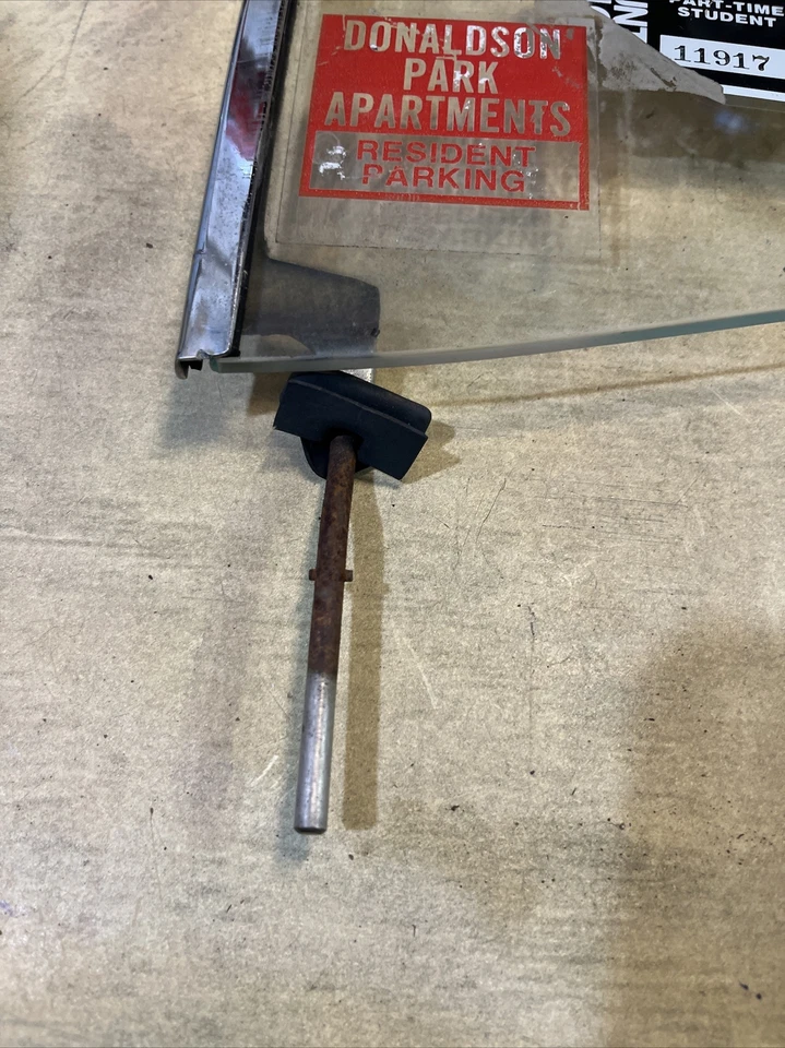 Ford Mustang Fastback 1969 1970 cuarto trasero ventana lateral 1/4 ventana lado del conductor Foto 2 de 4