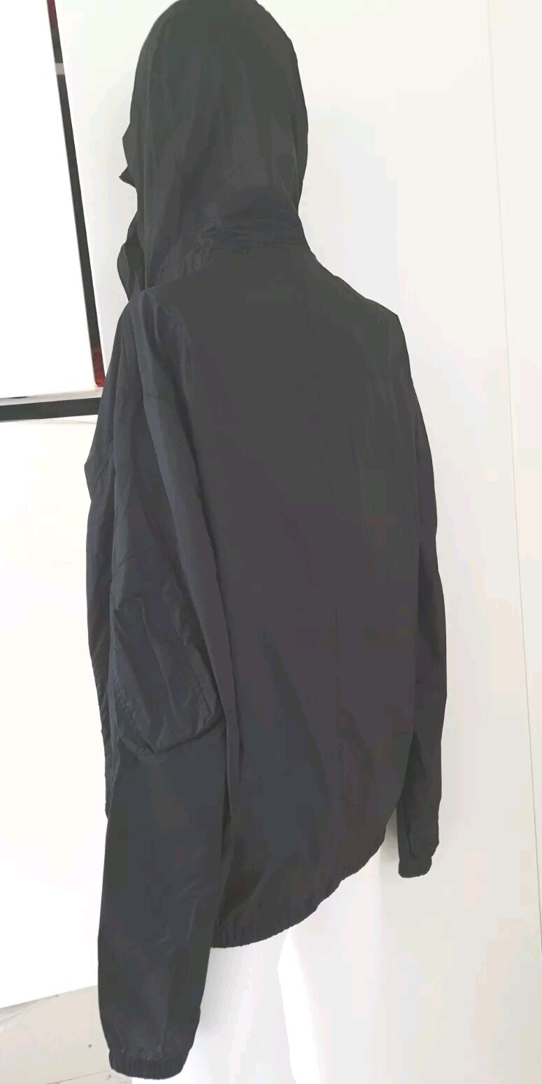BNWT - BURBERRY Unisex black waterproof ultra lightweight jacket image 4