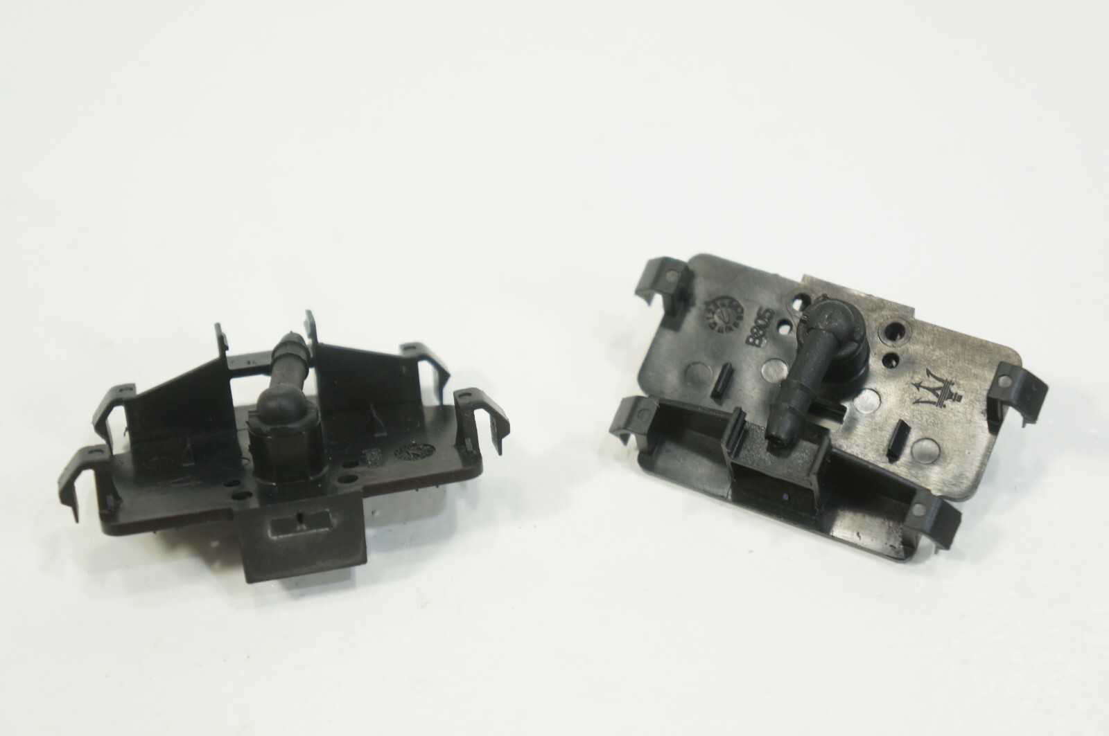 OEM 2014-2020 Maserati Ghibli windshield washer nozzle spray genuine pair 2 pc