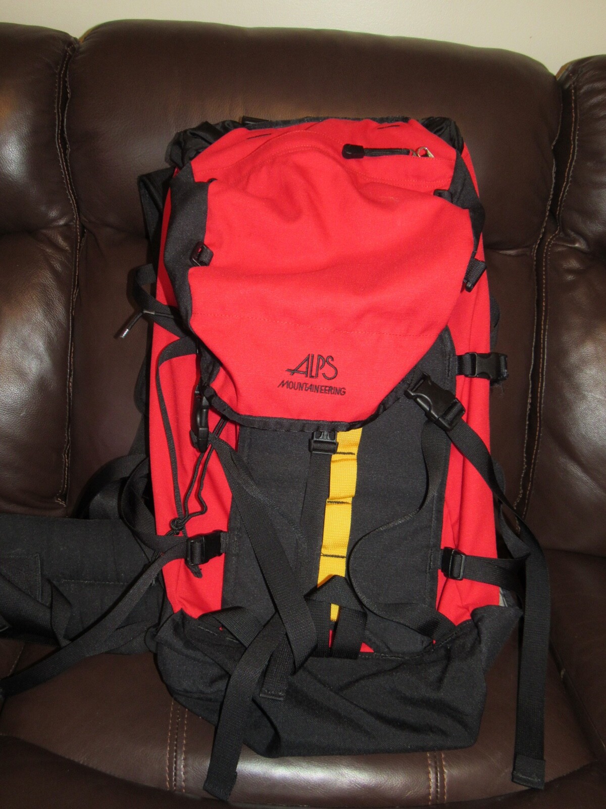 Alps Mountaineering Hiking Backpack Internal Frame Black And Red