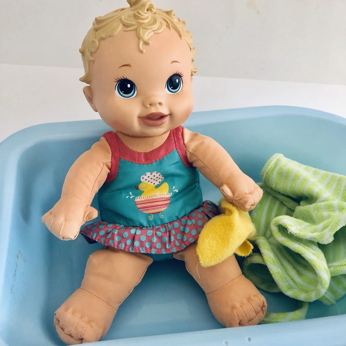 Baby alive best sale con bañera