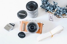    Tested OLYMPUS PEN E-PL8 Brown 14-42mm  40-150mm Lenses and 32GB SD Card