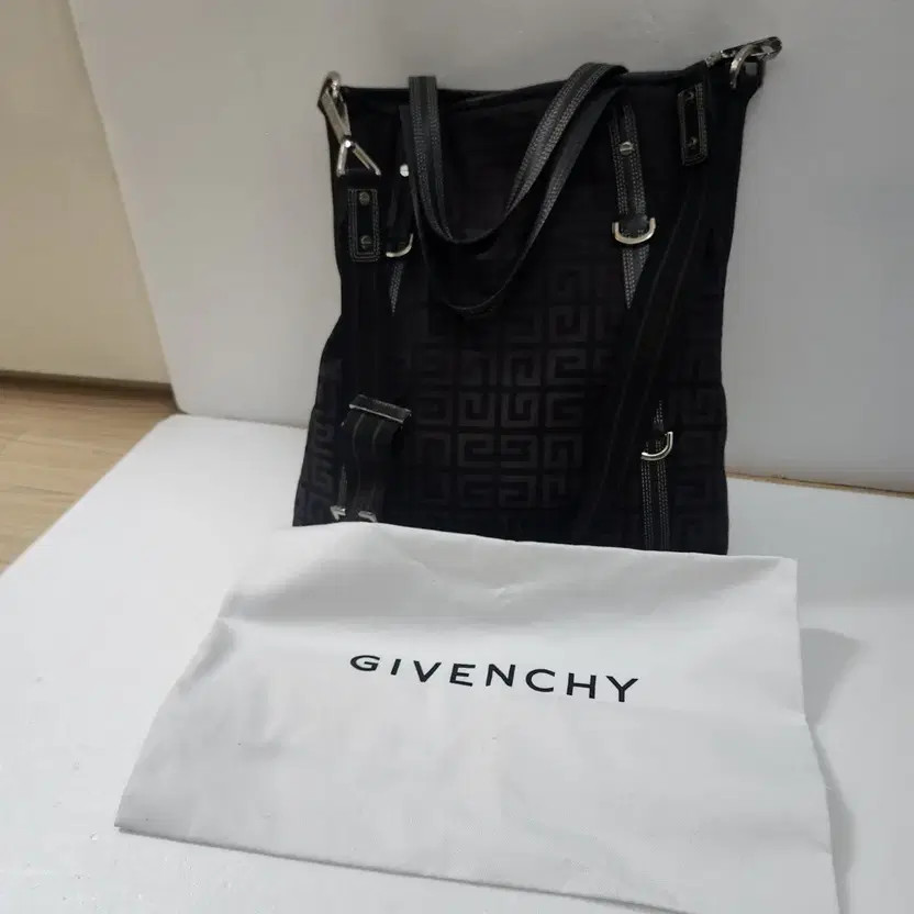 Givenchy Logo Pattern Shoulder Bag with Dust Bag - image 5