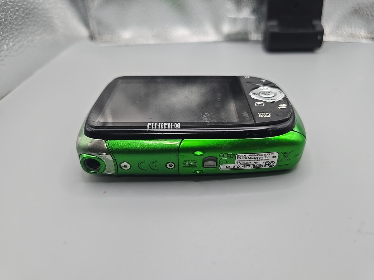 Fujifilm FinePix X Series XP10 / XP11 12.2MP Digital Camera