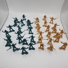 Battle Toy Soldier Lot Plastic 2 Colors 38 Total