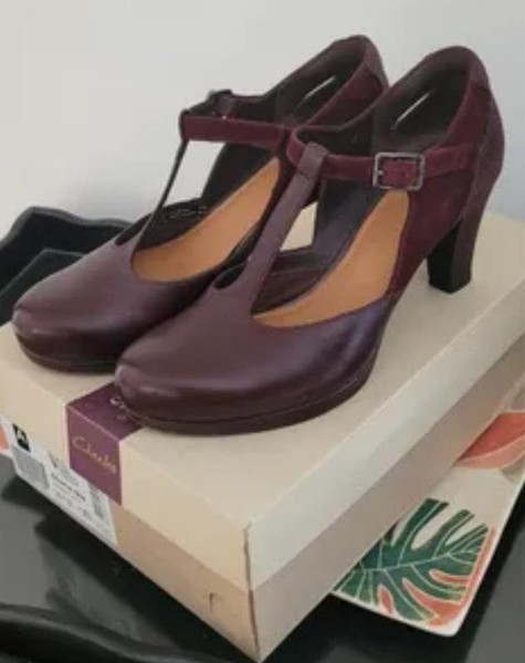 Women Clarks Heels Burgundy Suede 35.5