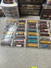 Atlas : N Scale Trains Lot Of 32