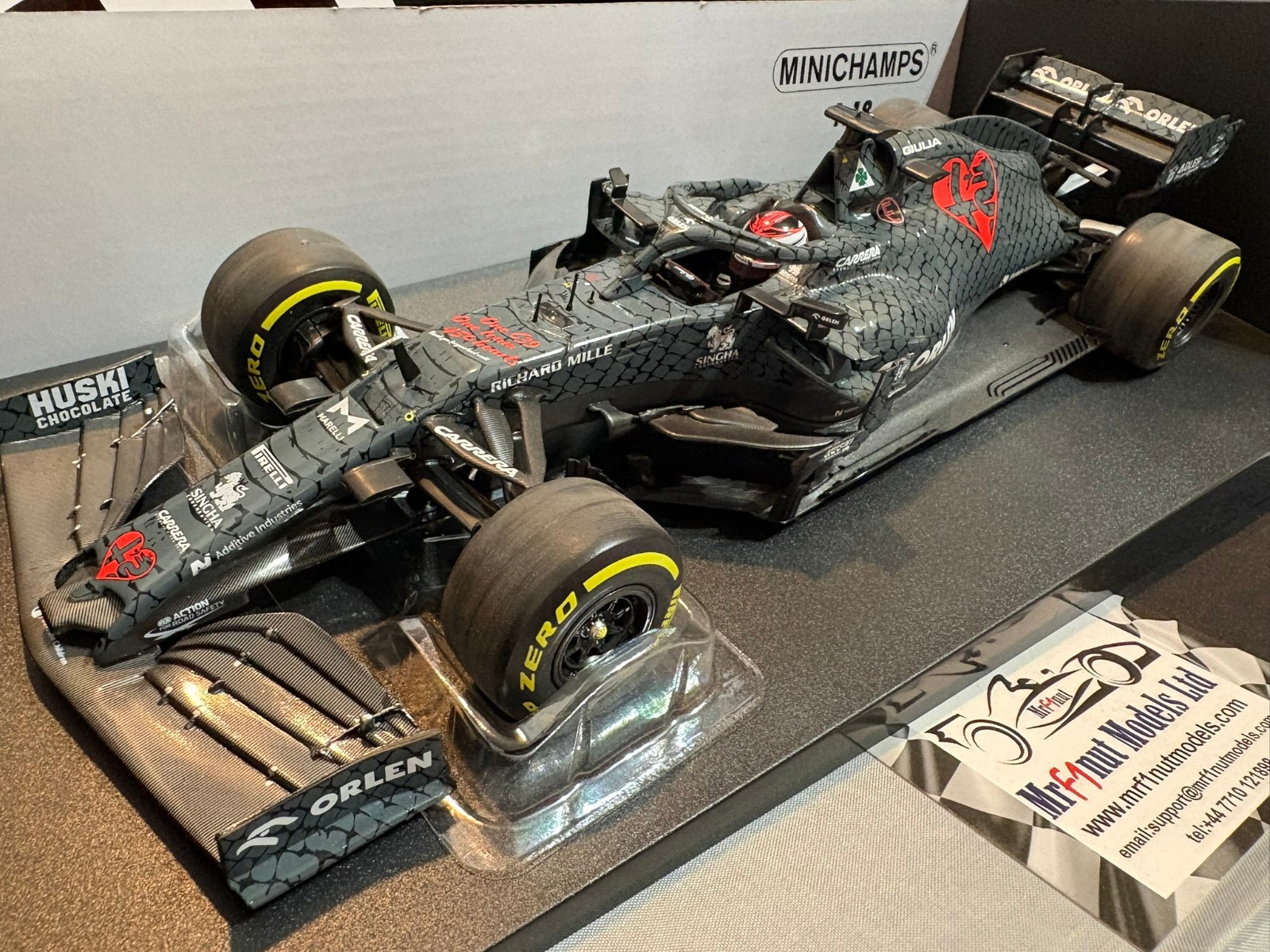 1:18 Minichamps 110209907 Kimi Raikkonen Alfa Romeo C39 Valentine's Day 2020
