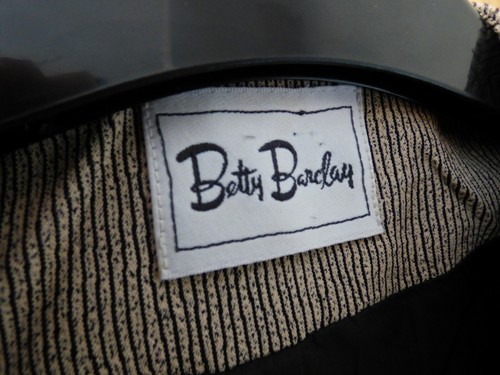 Ladies Betty Barclay Beige Striped 3 Button Lined Jacket Size 8 - Picture 3 of 4