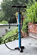 POMPA BICI VINTAGE ANNI 80 POMPA DA PAVIMENTO AZZURRA OTTIME CONDIZIONI DI FUNZ