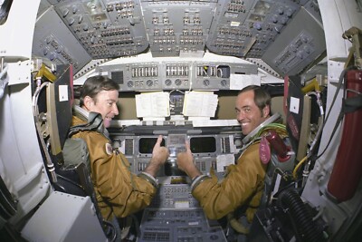 SPACE SHUTTLE COLUMBIA NASA STS-1 ASTRONAUTS YOUNG & CRIPPEN 4X6 PHOTO REPRINT