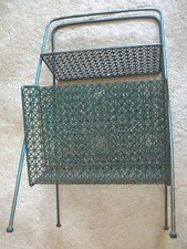 VINTAGE MCM DARK GREEN PIERCED METAL 26" TALL MAGAZINE  LP RECORD RACK STAND VG