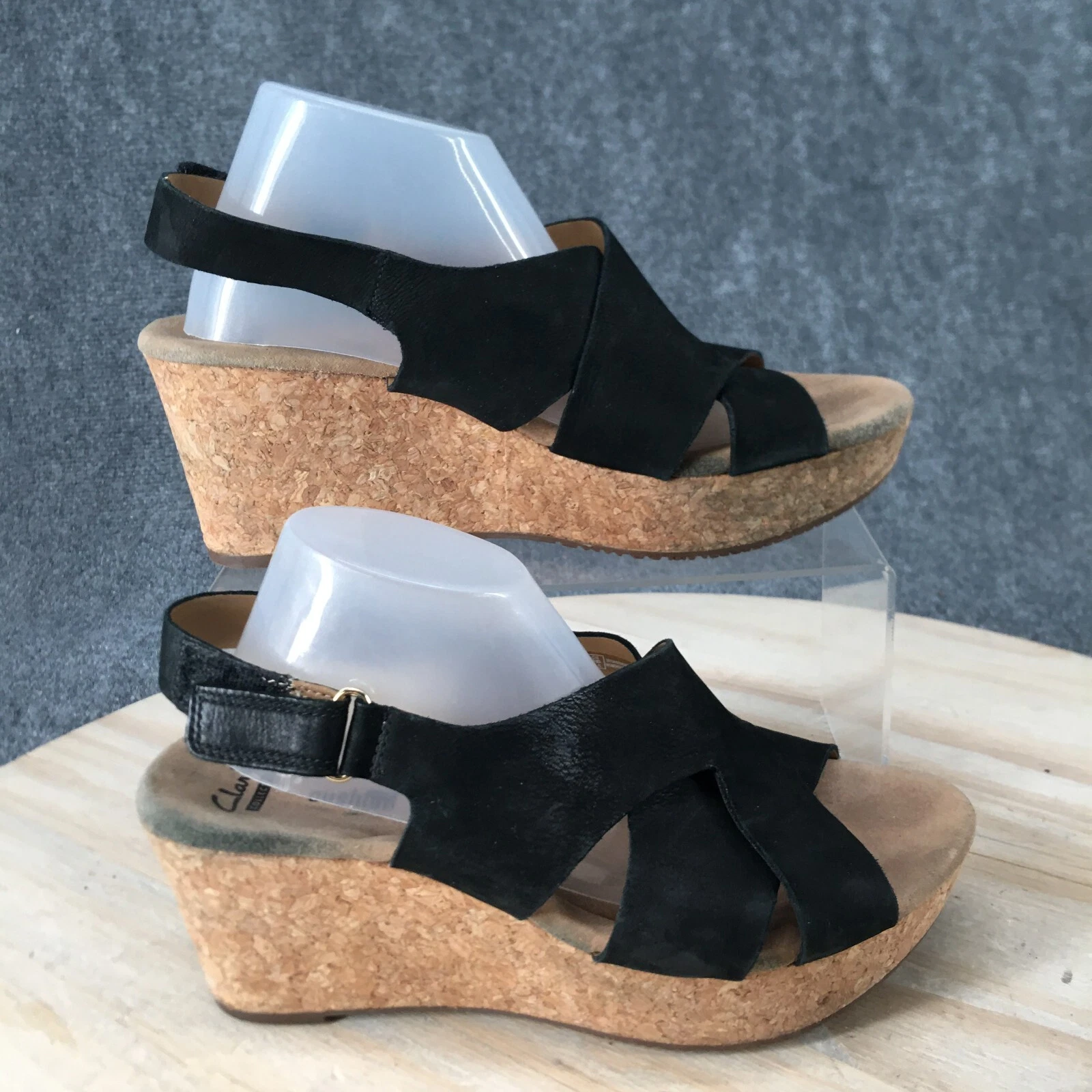 Sandali Clarks Collection donna 8 un zeppa a gradini Capri in pelle nera punta aperta