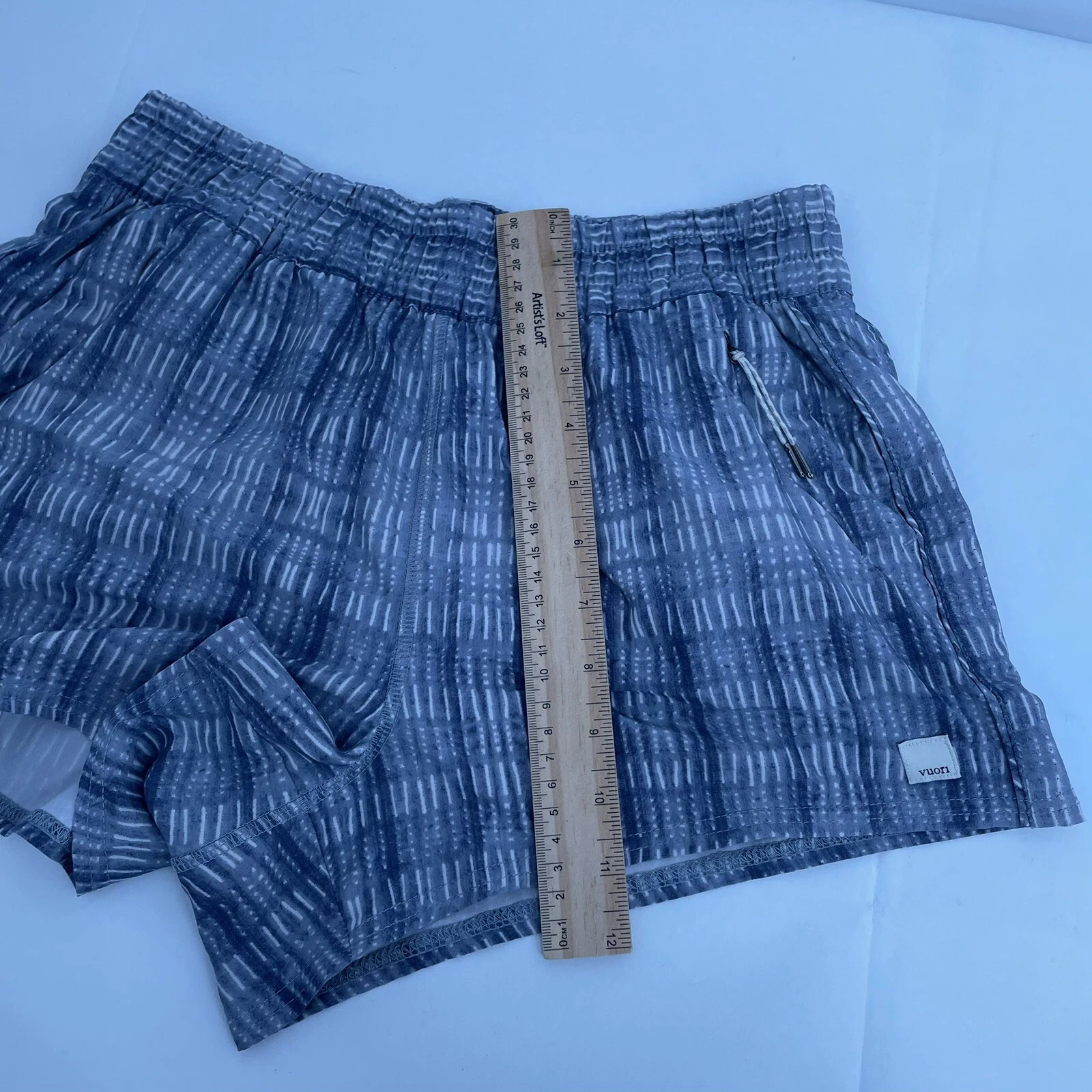 vuori dash shibori grid pale shorts