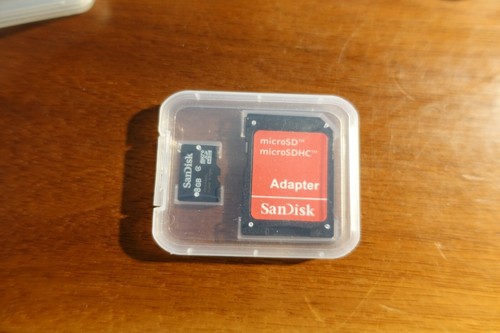 Micro 8gb + MicroSD Adapter + case - Afbeelding 2 van 3