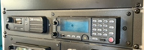 Panel de montaje en rack 19": Motorola XPR/DM + combinación de radio - Elige tu modelo - Imagen 2 de 39